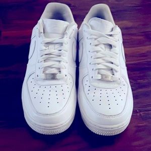 Like new- gently used Nike Air Force One -size mens 9